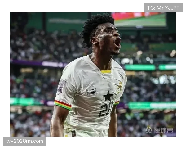 库杜斯在中场与边锋位置间的战术适配性与角色转换机制解析